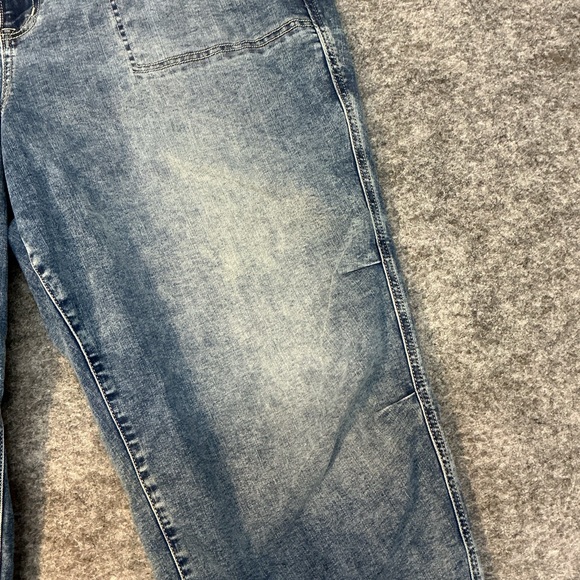 Torrid High Rise Barrel Trendy Light Wash Elastic Waist Jogger Jeans Size 24 - Picture 3 of 4